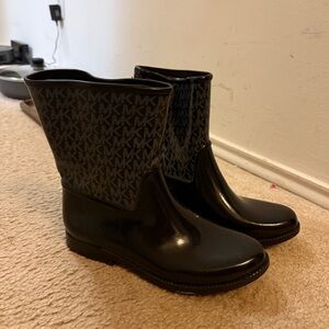 Michael kors black rain boots. Women’s 10